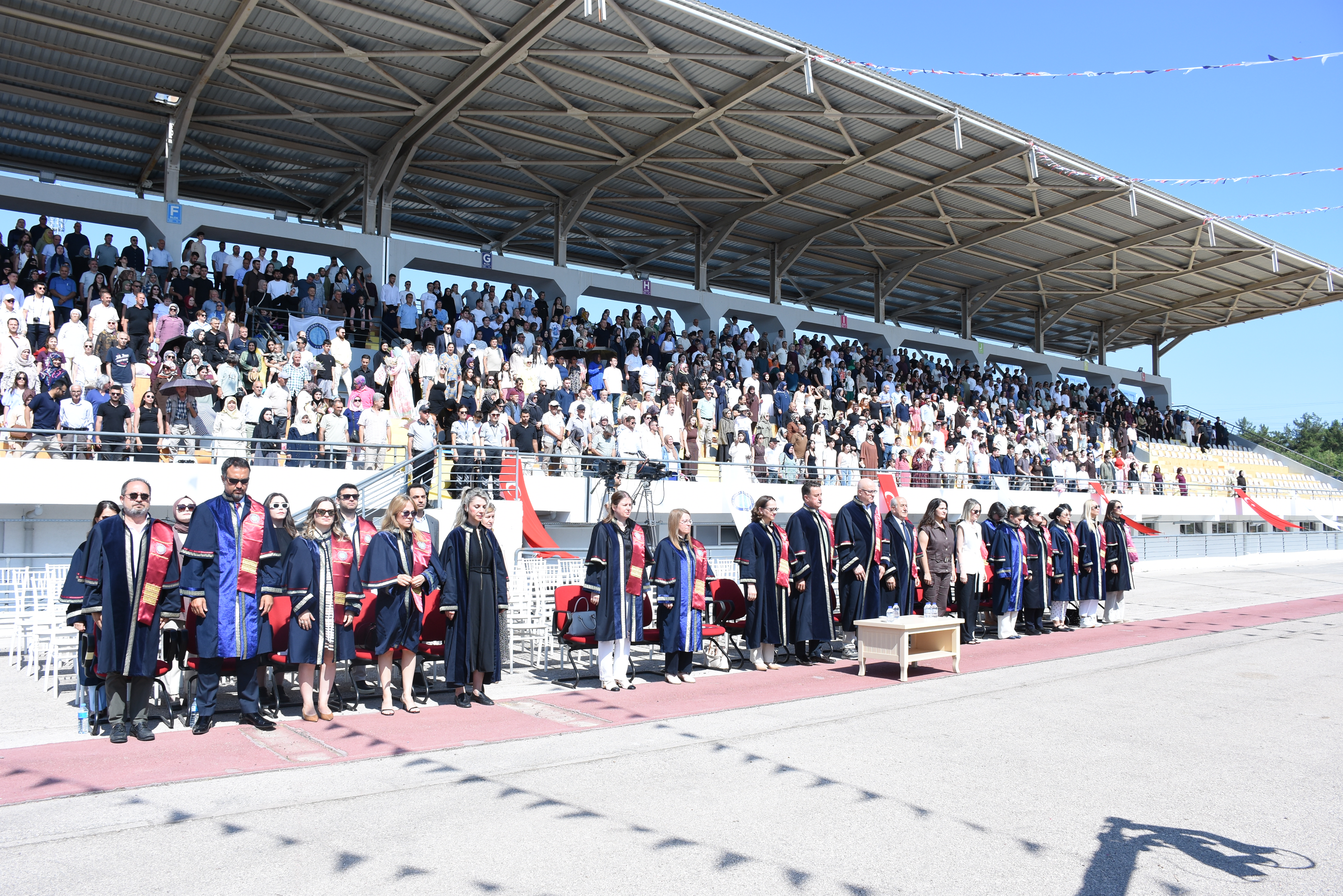 Fakültemiz Hemşirelik Ve Fizyoterapi Ve Rehabilitasyon Bölümlerinin Mezuniyet Heyecanı